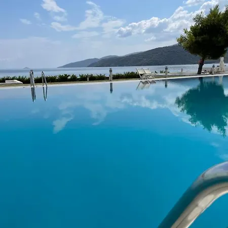 Elia Waterfront Suites&pool Affittacamere *