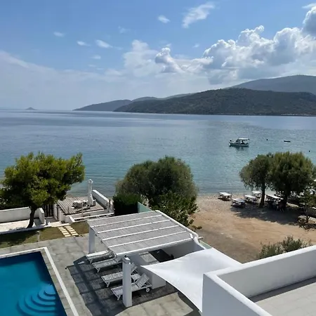 Guest house Elia Waterfront Suites & Pool