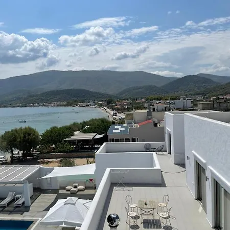 Elia Waterfront Suites & Pool Guest house Corinth