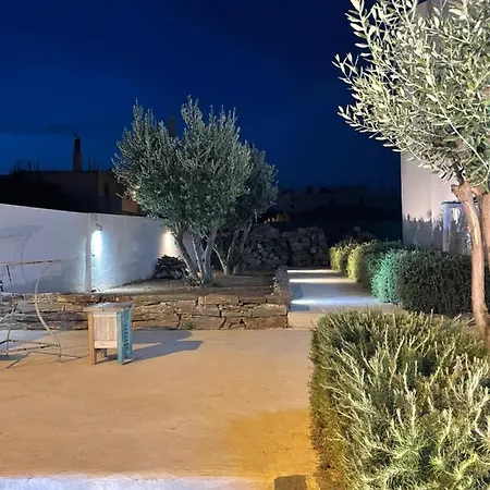 Elia Waterfront Suites & Pool Guest house