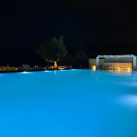 Elia Waterfront Suites&pool Affittacamere