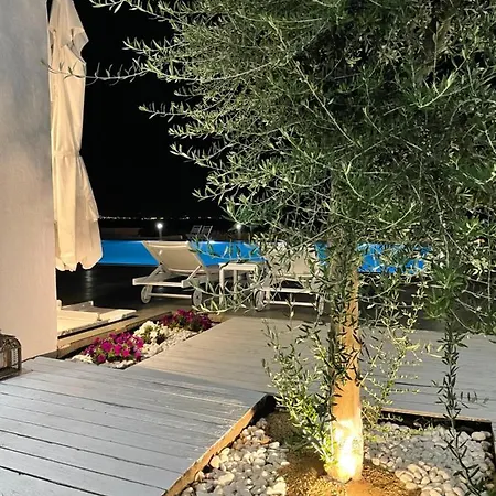 Guest house Elia Waterfront Suites & Pool