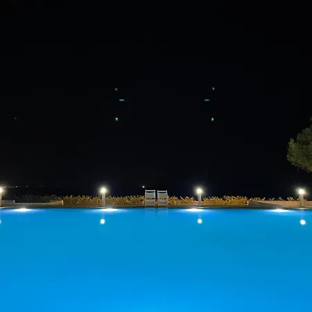Affittacamere Elia Waterfront Suites&pool *