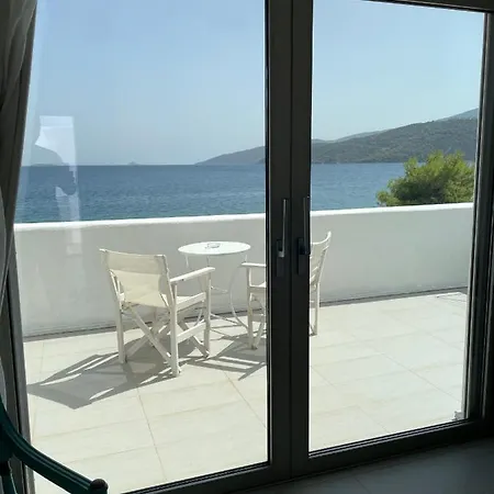 Elia Waterfront Suites & Pool Guest house Corinth